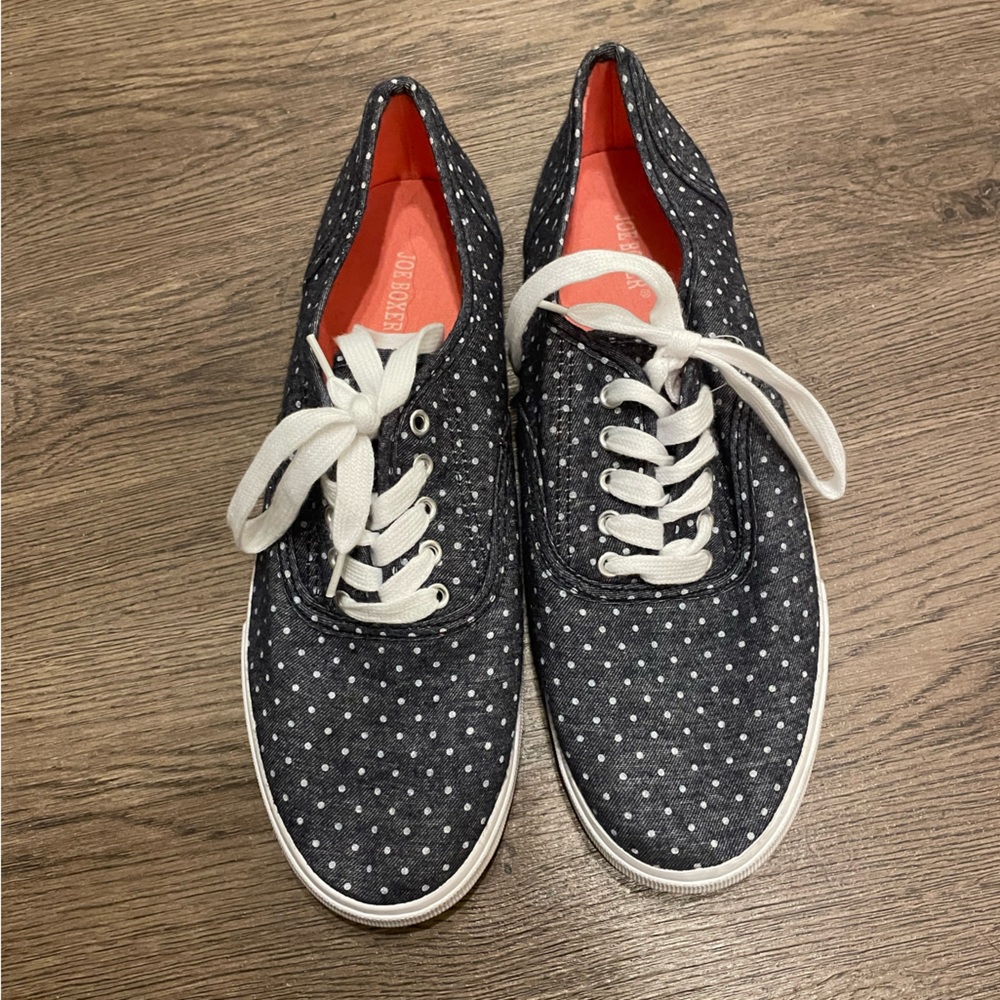 Joe Boxer blue shoes with white polka dots